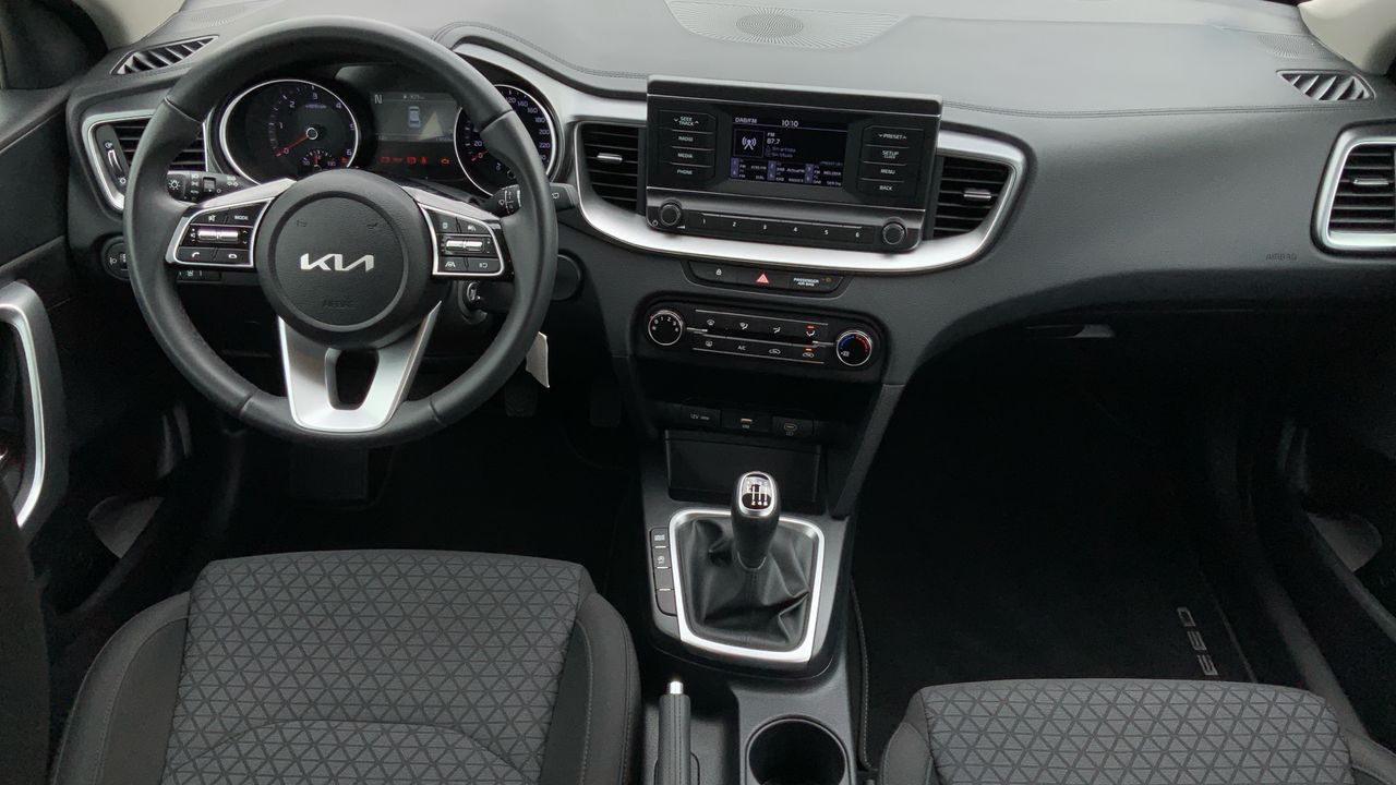 Kia Ceed 1.6 MHEV 100KW CONCEPT 136 5P