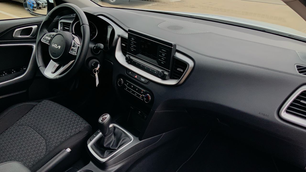 Kia Ceed 1.6 MHEV 100KW CONCEPT 136 5P