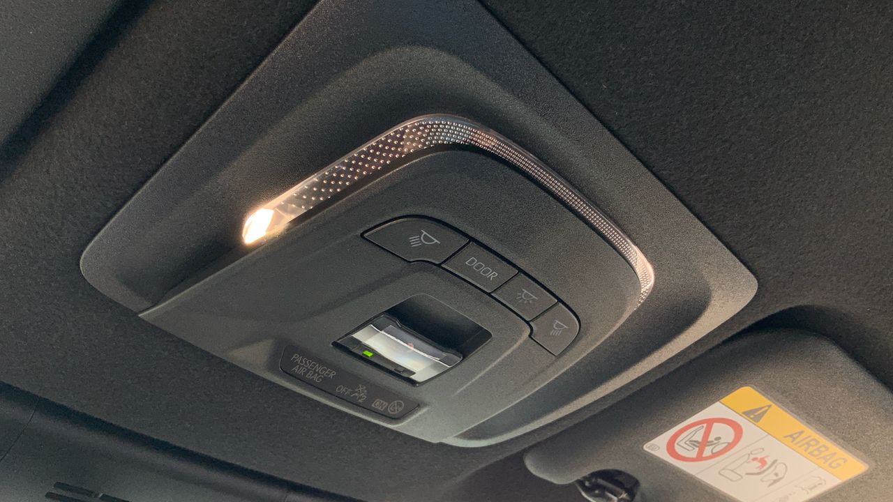 Toyota Corolla Cross 1.8 HEV STYLE E-CVT 140 5P