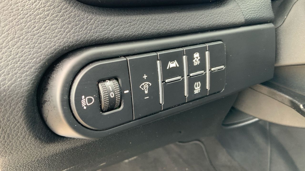 Kia Ceed 1.6 MHEV 100KW CONCEPT 136 5P