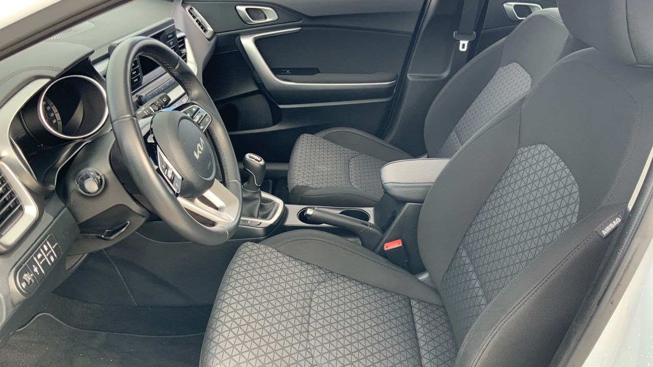 Kia Ceed 1.6 MHEV 100KW CONCEPT 136 5P