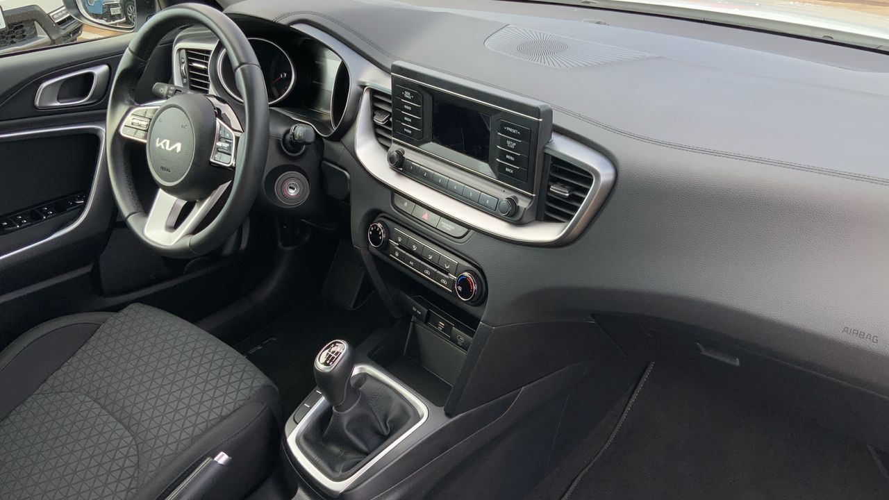 Kia Ceed 1.6 MHEV 100KW CONCEPT 136 5P