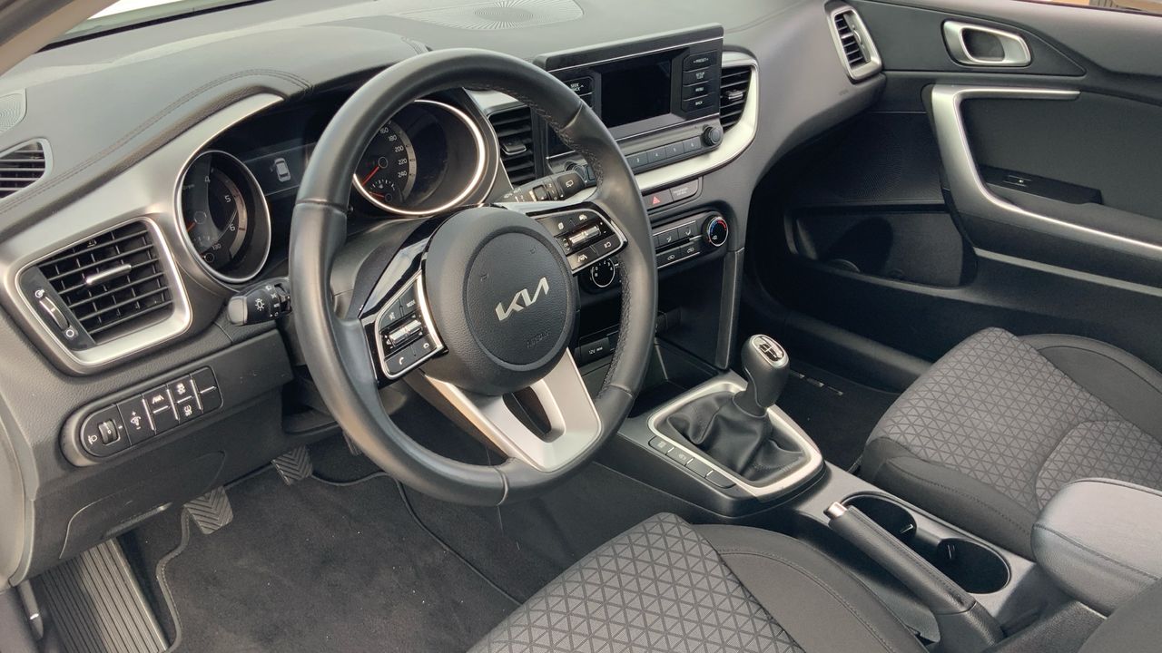 Kia Ceed 1.6 MHEV 100KW CONCEPT 136 5P