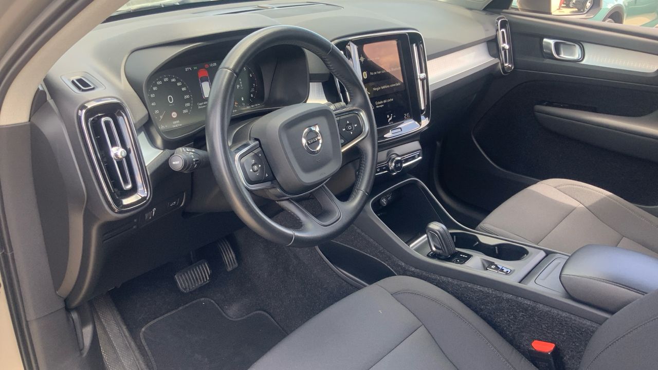 Volvo XC40 2.0 B4 G MOMENTUM PRO AUTO 4WD 197 5P