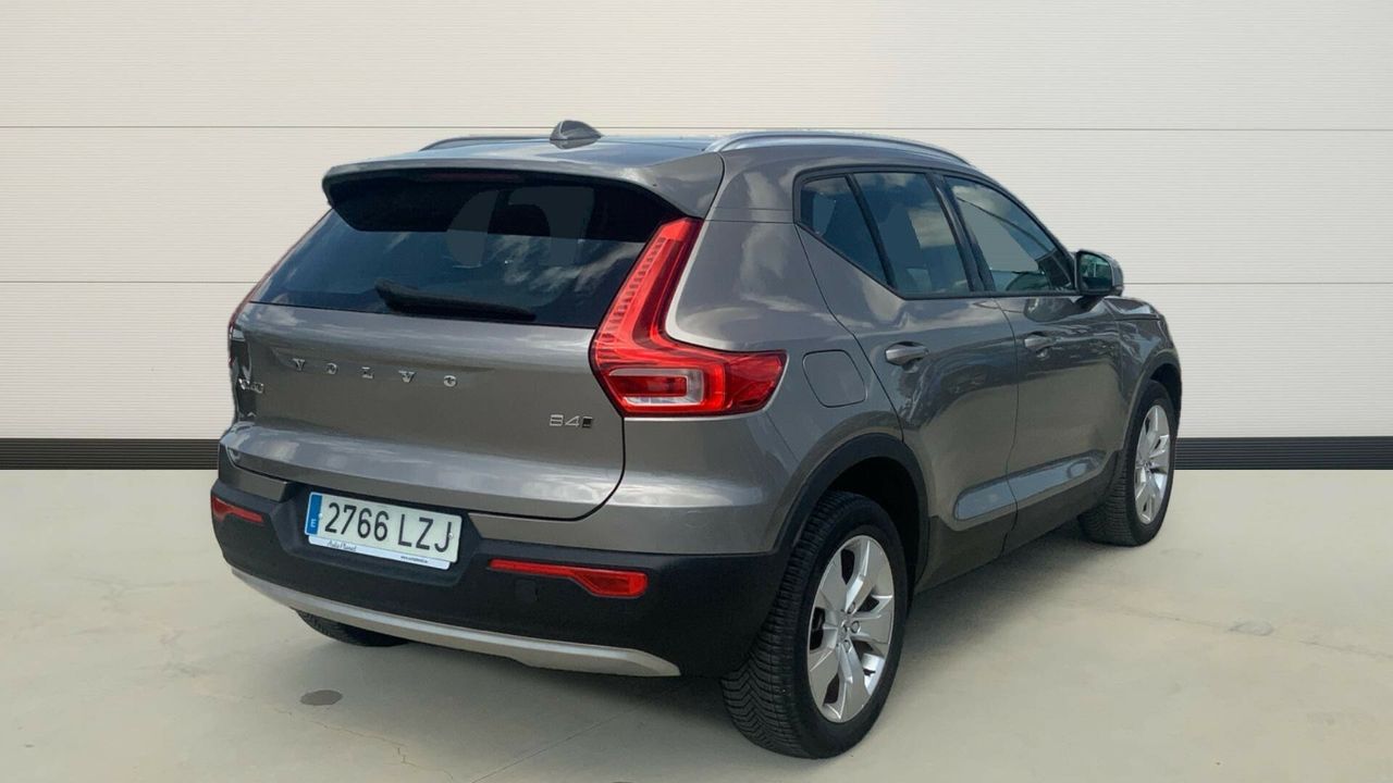 Volvo XC40 2.0 B4 G MOMENTUM PRO AUTO 4WD 197 5P