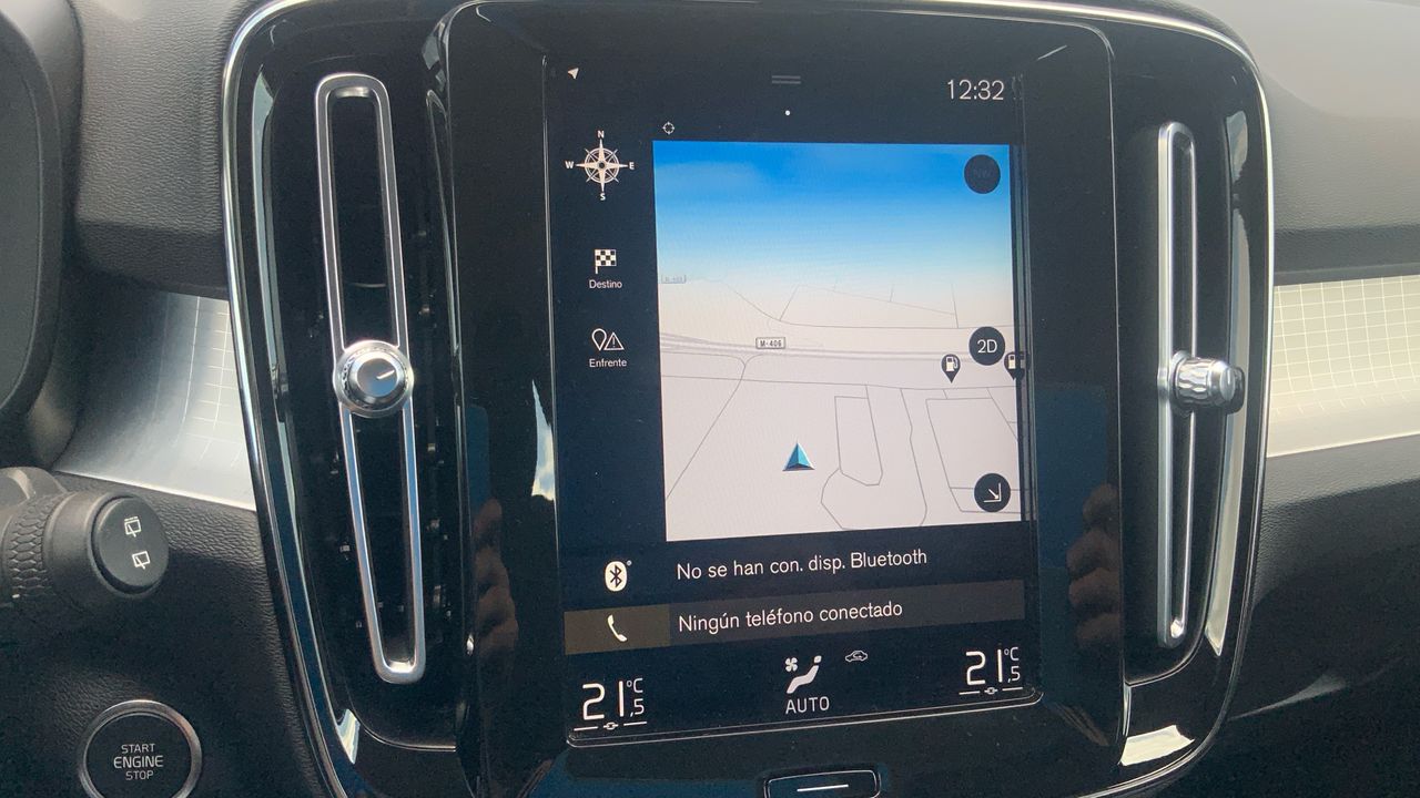 Volvo XC40 2.0 B4 G MOMENTUM PRO AUTO 4WD 197 5P