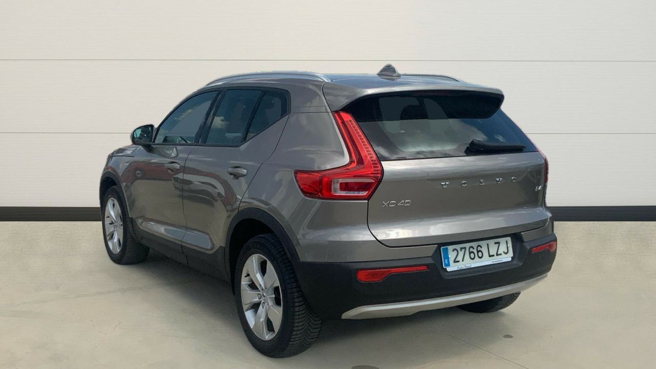 Volvo XC40 2.0 B4 G MOMENTUM PRO AUTO 4WD 197 5P