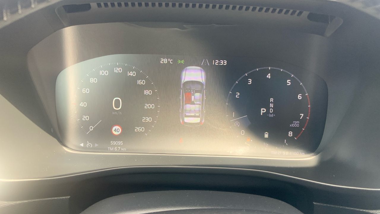 Volvo XC40 2.0 B4 G MOMENTUM PRO AUTO 4WD 197 5P