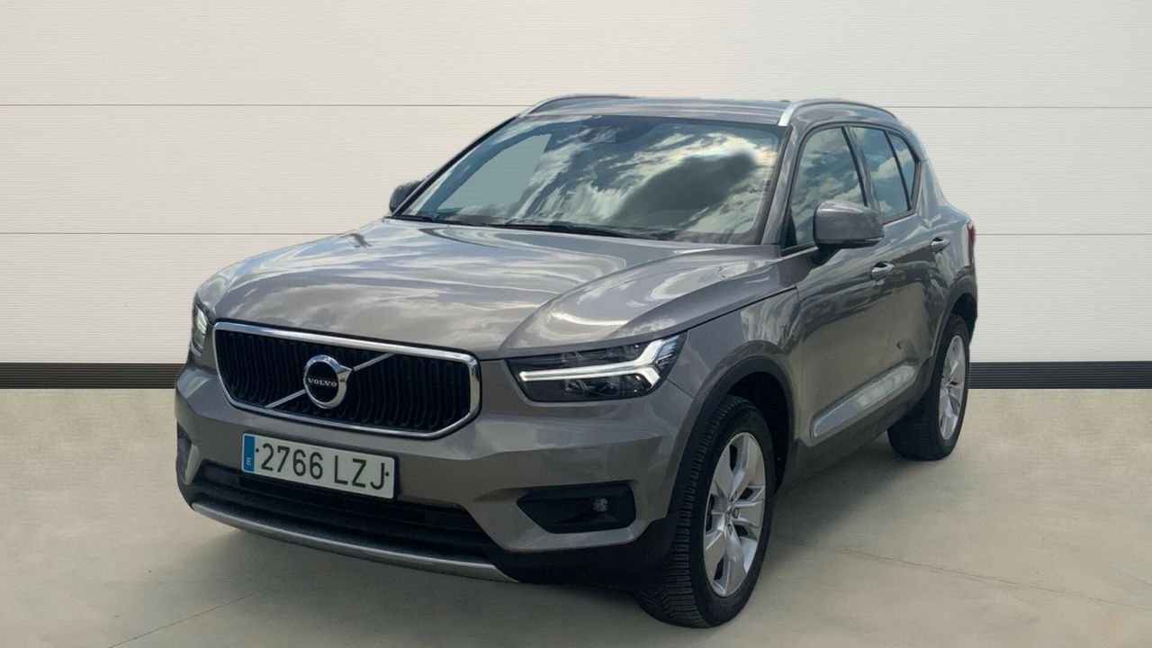 Volvo XC40 2.0 B4 G MOMENTUM PRO AUTO 4WD 197 5P