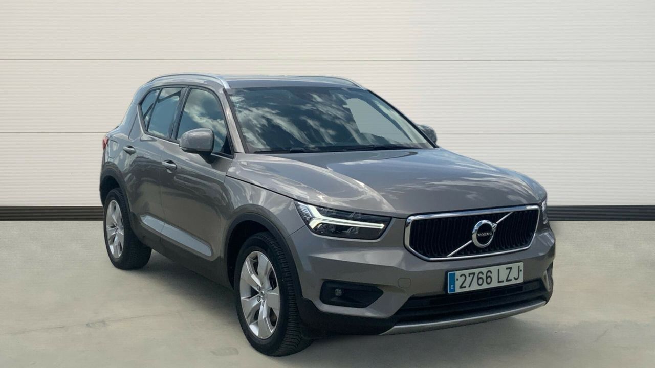 Volvo XC40 2.0 B4 G MOMENTUM PRO AUTO 4WD 197 5P