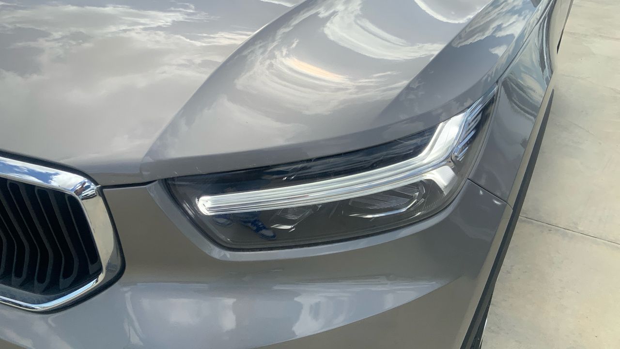 Volvo XC40 2.0 B4 G MOMENTUM PRO AUTO 4WD 197 5P