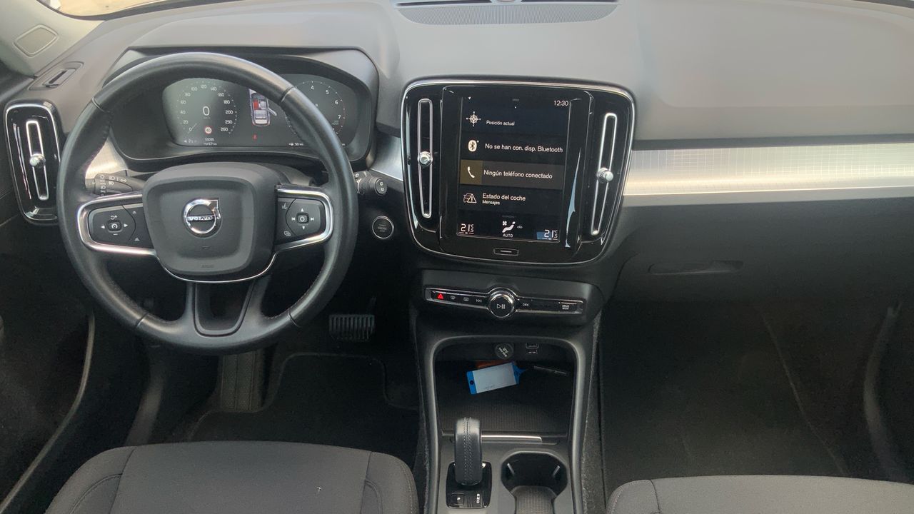 Volvo XC40 2.0 B4 G MOMENTUM PRO AUTO 4WD 197 5P