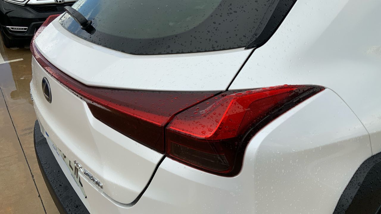 Lexus UX 2.0 250H BUSINESS AUTO 184 5P