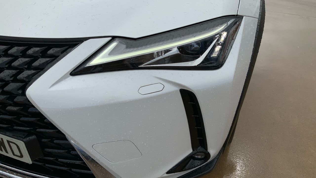 Lexus UX 2.0 250H BUSINESS AUTO 184 5P