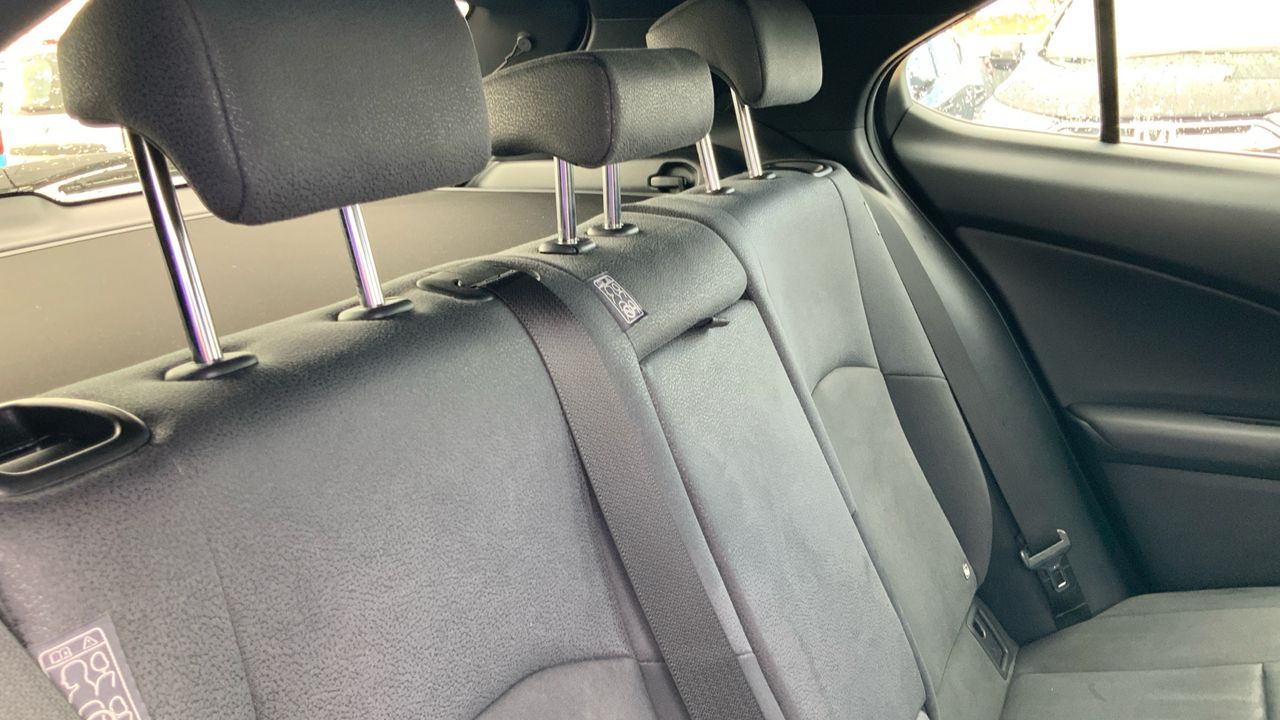 Lexus UX 2.0 250H BUSINESS AUTO 184 5P