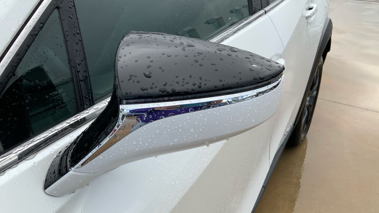 Lexus UX 2.0 250H BUSINESS AUTO 184 5P