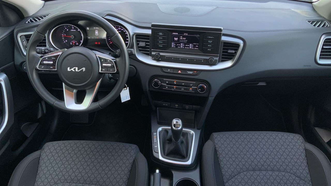 Kia Ceed 1.6 MHEV 100KW CONCEPT 136 5P