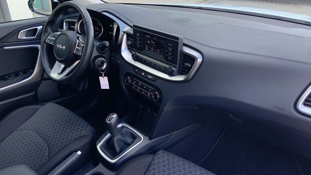 Kia Ceed 1.6 MHEV 100KW CONCEPT 136 5P