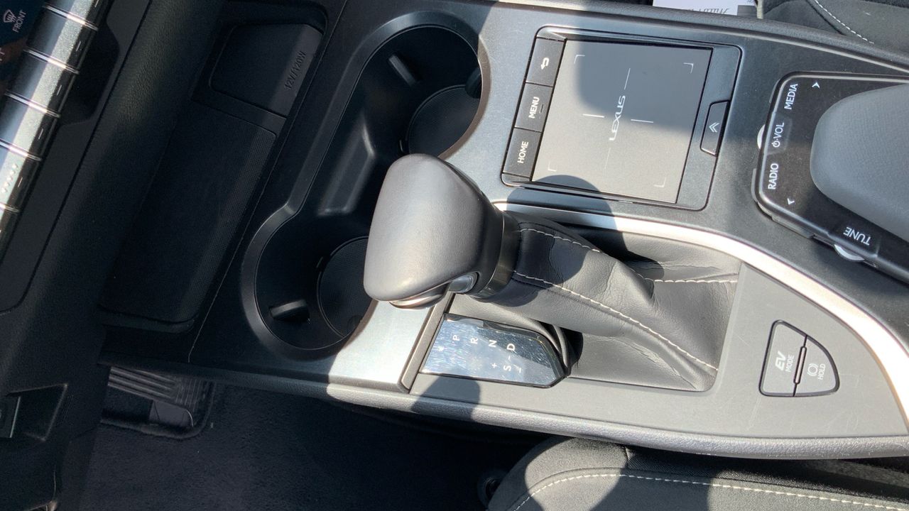 Lexus UX 2.0 250H PREMIUM AUTO 184 5P