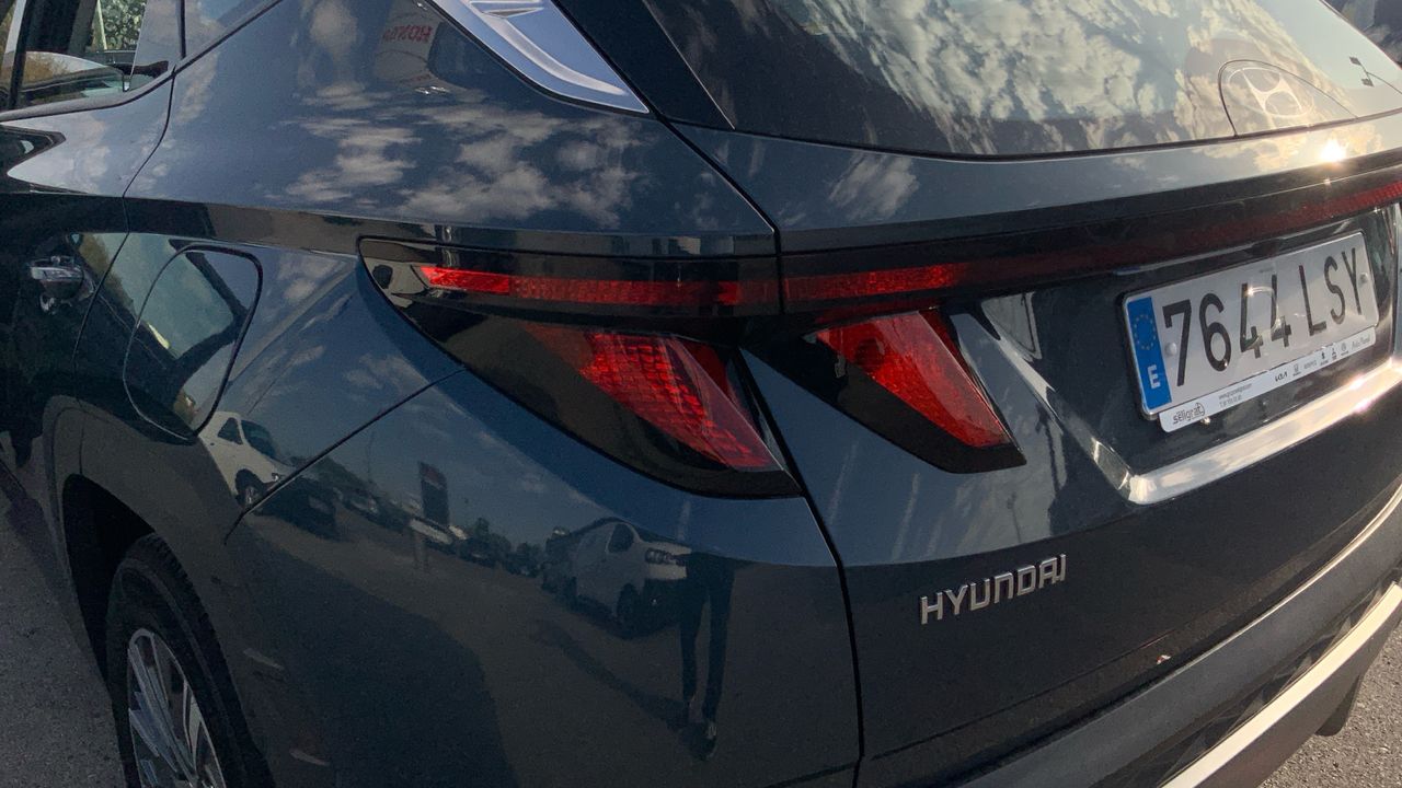 Hyundai Tucson 1.6 CRDI MHEV 100KW MAXX SKY DCT 136 5P