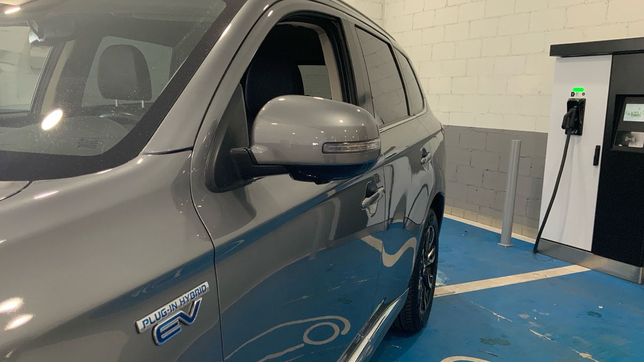 Mitsubishi Outlander 2.0 PHEV KAITEKI AUTO 4WD 203 5P