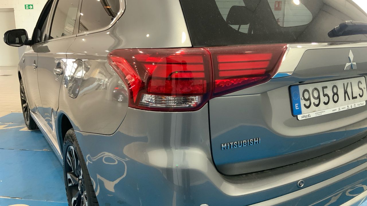Mitsubishi Outlander 2.0 PHEV KAITEKI AUTO 4WD 203 5P