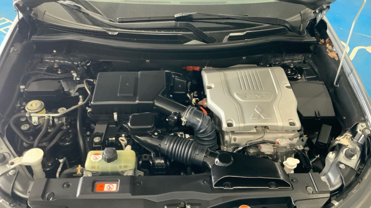 Mitsubishi Outlander 2.0 PHEV KAITEKI AUTO 4WD 203 5P