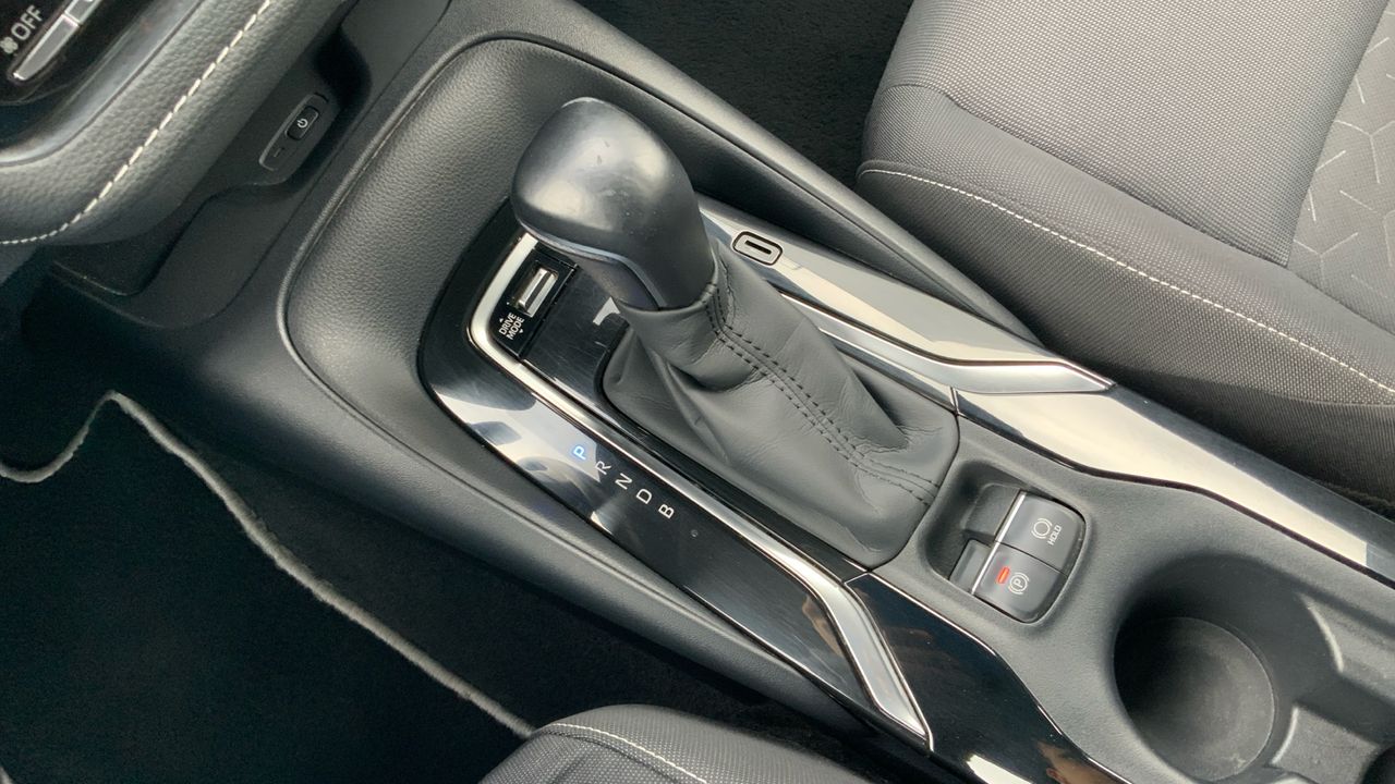 Toyota Corolla 1.8 HYBRID ACTIVE TECH E-CVT 122 5P