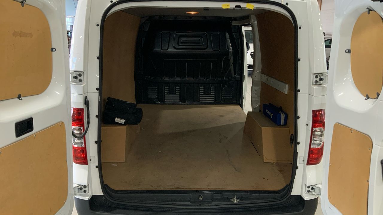 Maxus eDeliver 3 BEV 35KWH AUTO LWB 122 4P