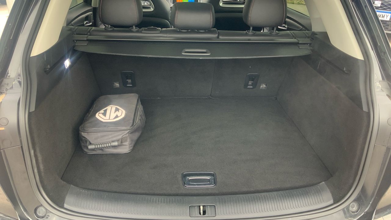 MG HS 1.5T-GDI PHEV LUXURY 258 5P