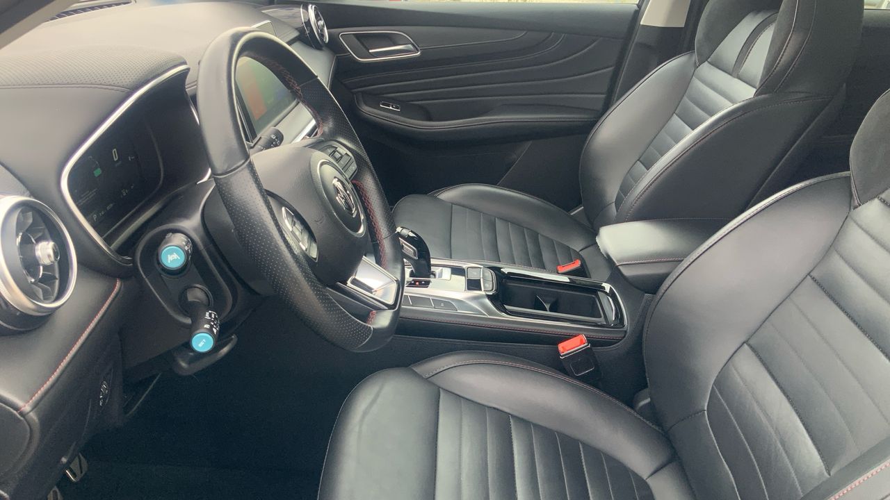 MG HS 1.5T-GDI PHEV LUXURY 258 5P