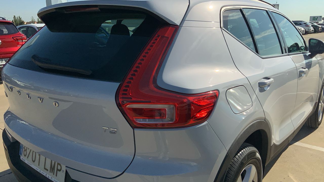 Volvo XC40 1.5 T3 MOMENTUM CORE AUTO 163 5P