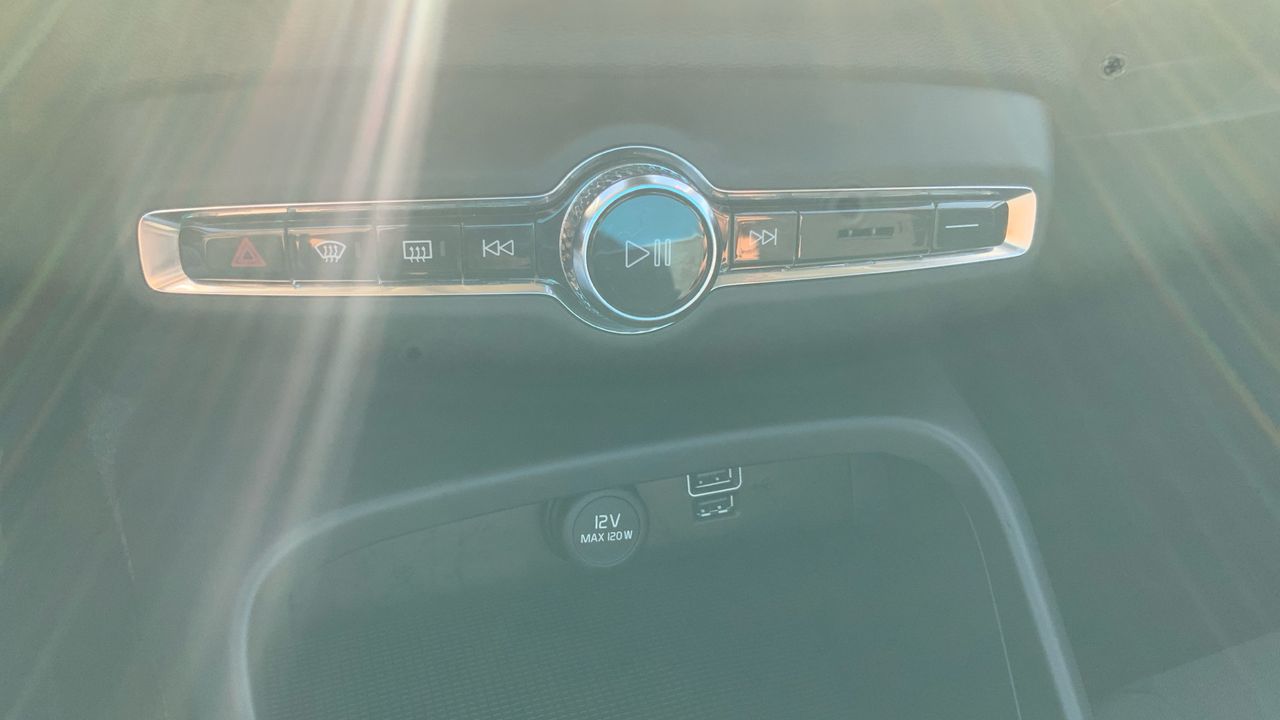 Volvo XC40 1.5 T3 MOMENTUM CORE AUTO 163 5P