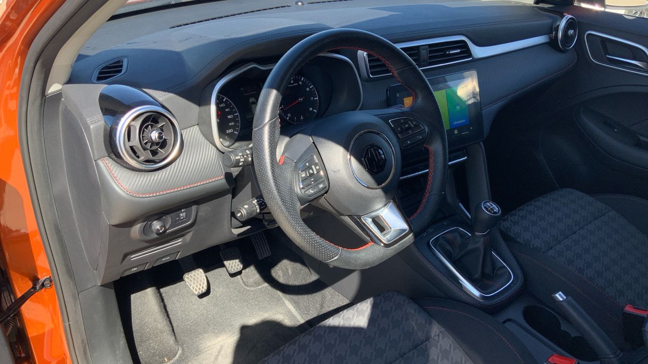MG ZS 1.5 COMFORT 106 5P
