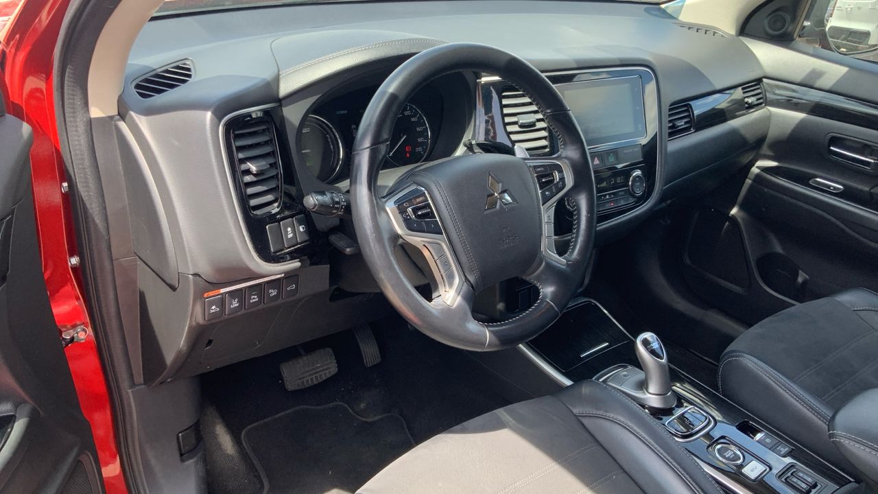 Mitsubishi Outlander 2.0 PHEV KAITEKI AUTO 4WD 203 5P