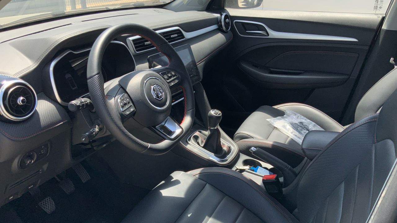 MG ZS 1.5 LUXURY 106 5P