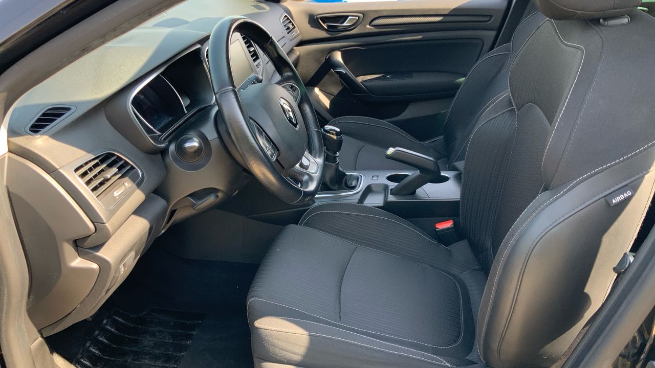 Renault Megane SPORT TOURER ST 1.5 DCI TECH ROAD