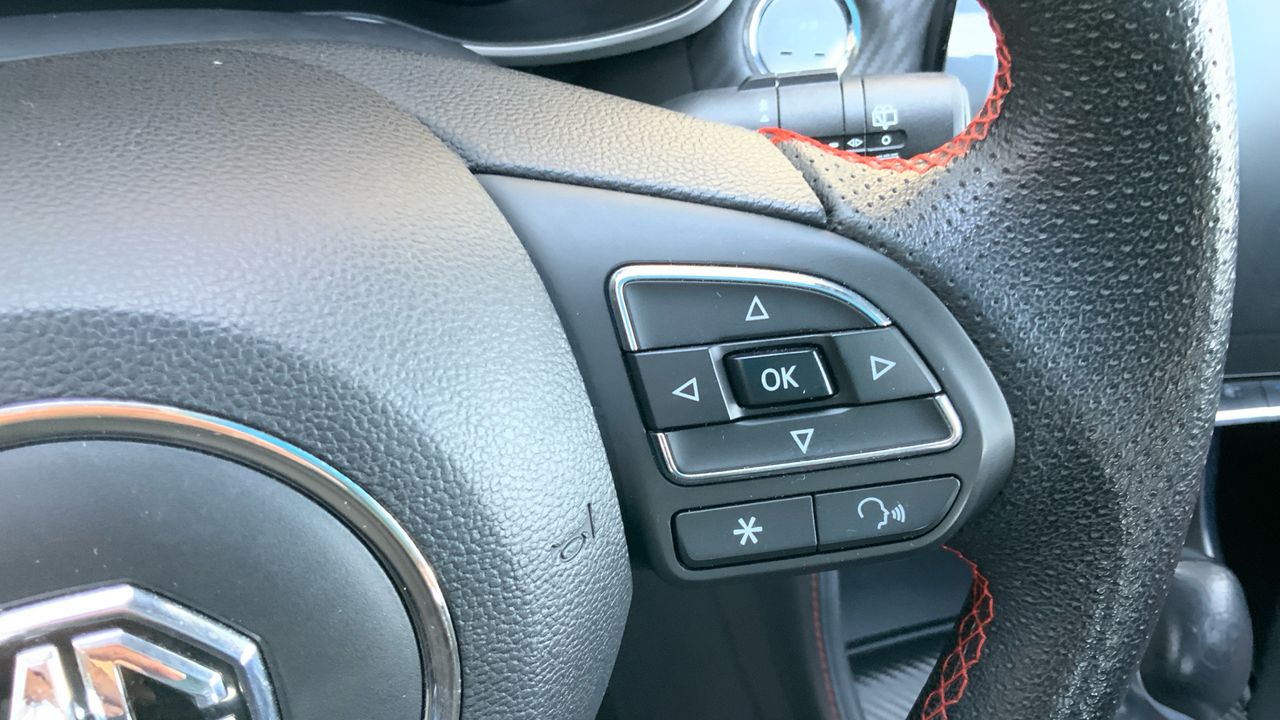 MG ZS 1.0T LUXURY AUTO 111 5P