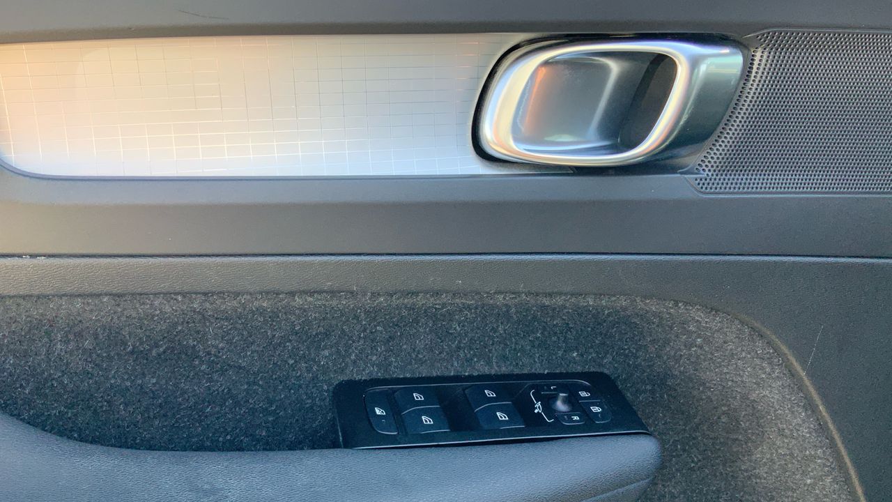 Volvo XC40 1.5 T2 MOMENTUM PRO AUTO 129 5P