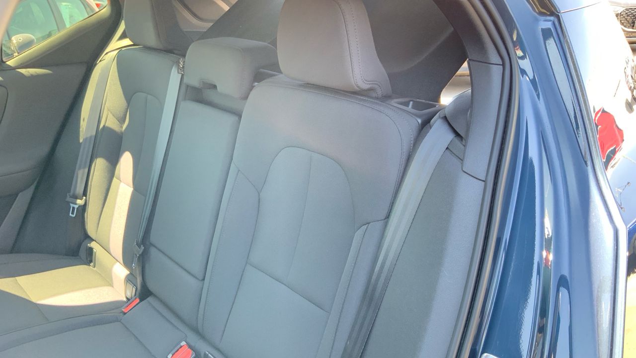 Volvo XC40 1.5 T2 MOMENTUM PRO AUTO 129 5P