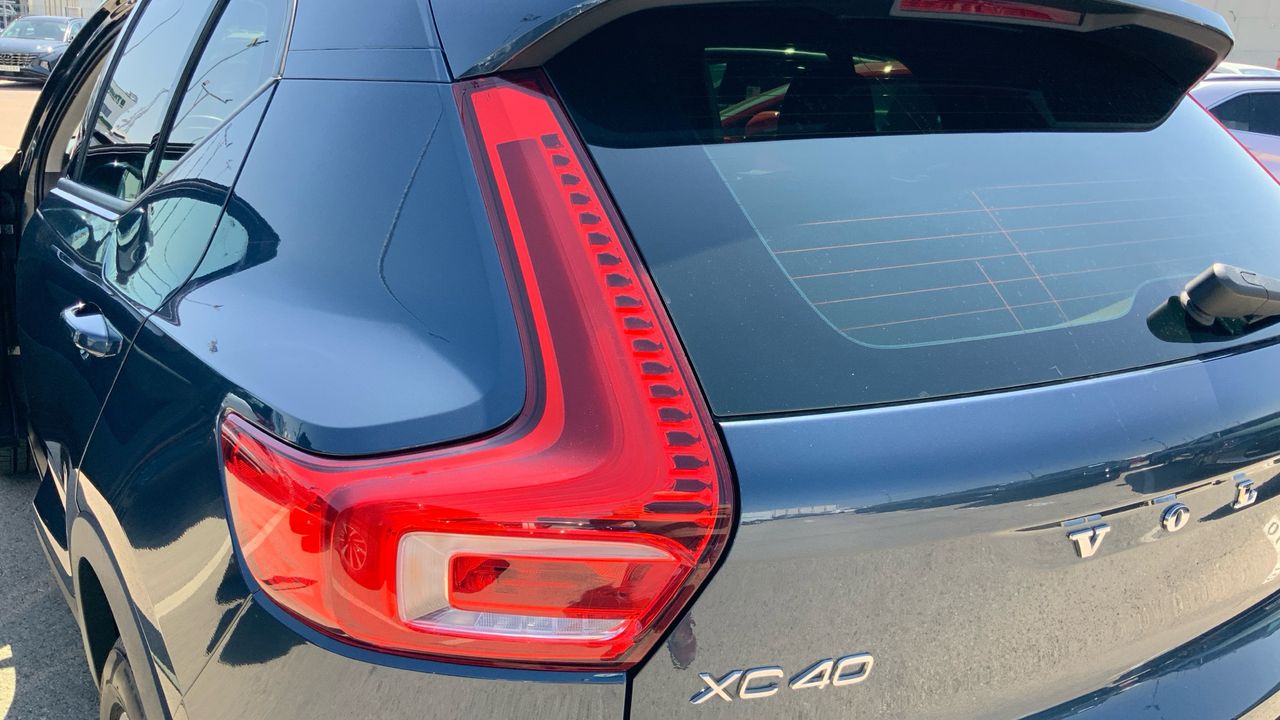 Volvo XC40 1.5 T2 MOMENTUM PRO AUTO 129 5P