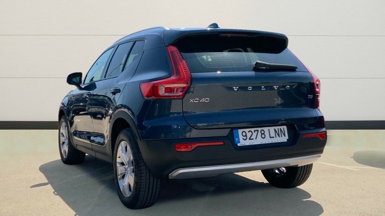 Volvo XC40 1.5 T2 MOMENTUM PRO AUTO 129 5P