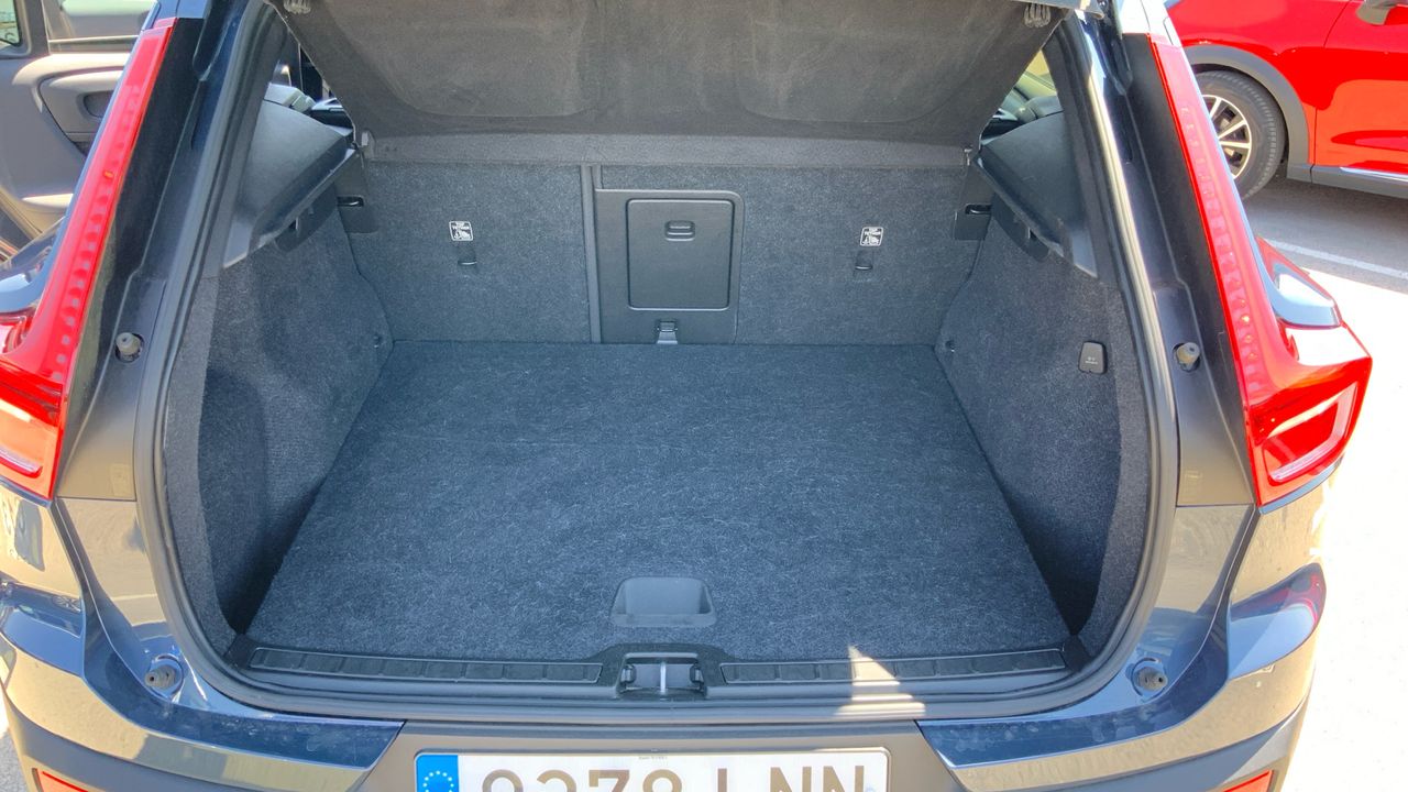 Volvo XC40 1.5 T2 MOMENTUM PRO AUTO 129 5P