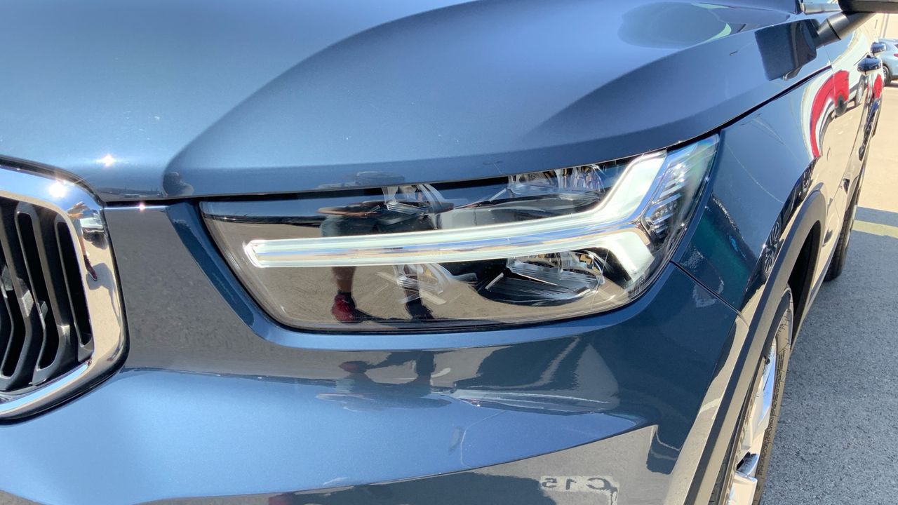 Volvo XC40 1.5 T2 MOMENTUM PRO AUTO 129 5P