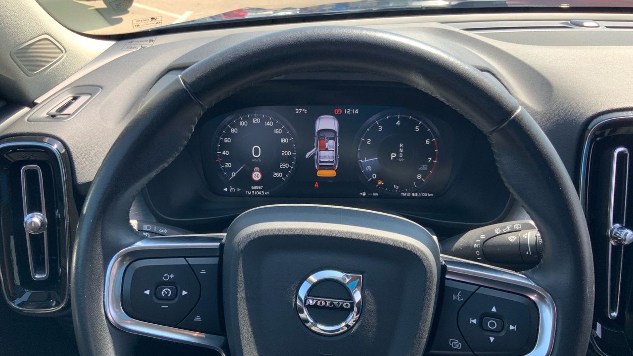 Volvo XC40 1.5 T2 MOMENTUM PRO AUTO 129 5P