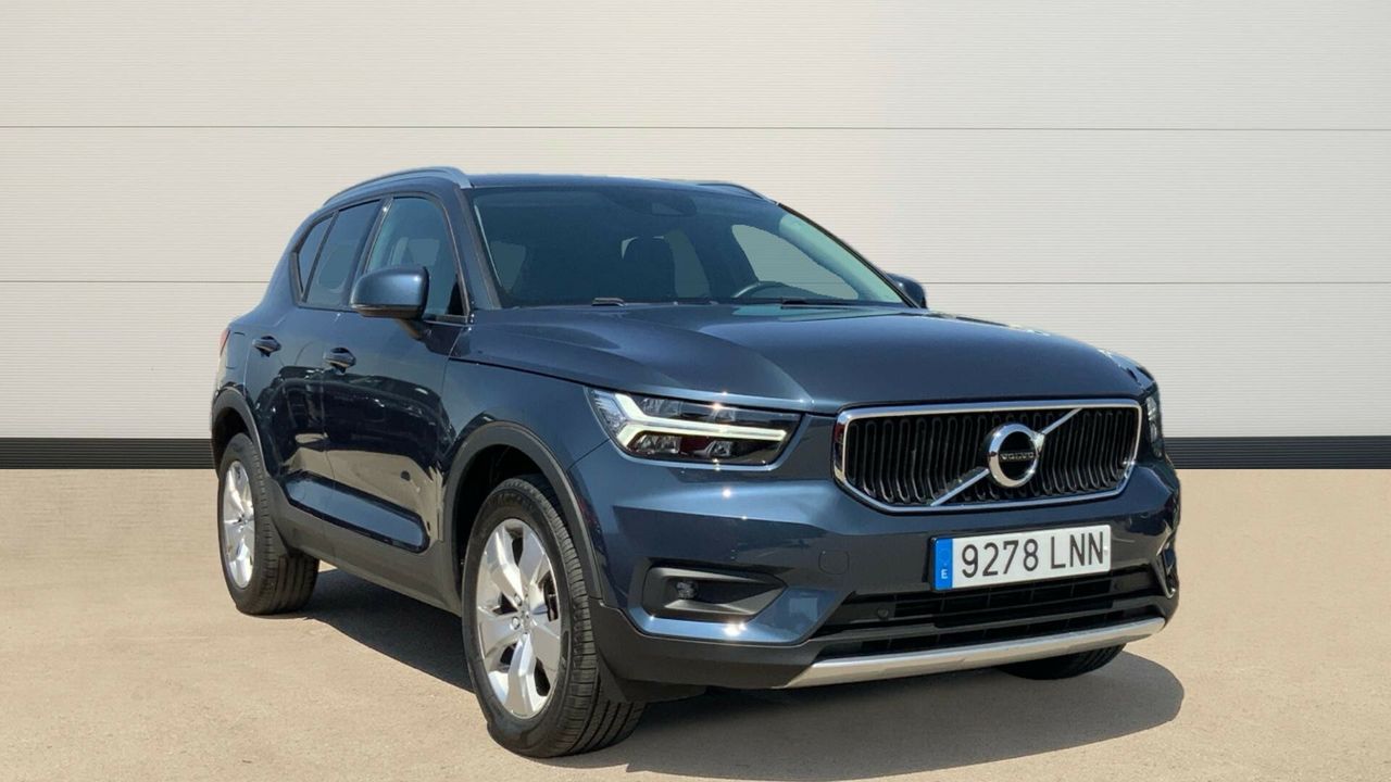Volvo XC40 1.5 T2 MOMENTUM PRO AUTO 129 5P