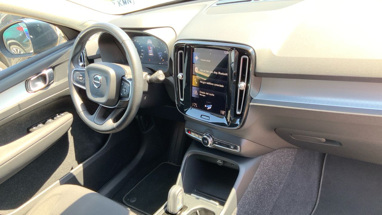 Volvo XC40 1.5 T2 MOMENTUM PRO AUTO 129 5P