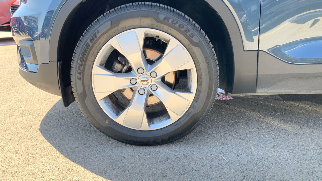 Volvo XC40 1.5 T2 MOMENTUM PRO AUTO 129 5P