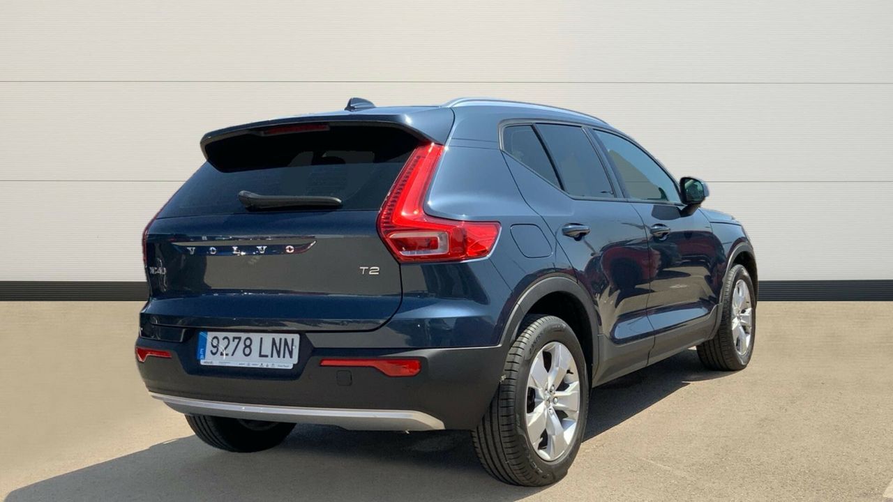 Volvo XC40 1.5 T2 MOMENTUM PRO AUTO 129 5P
