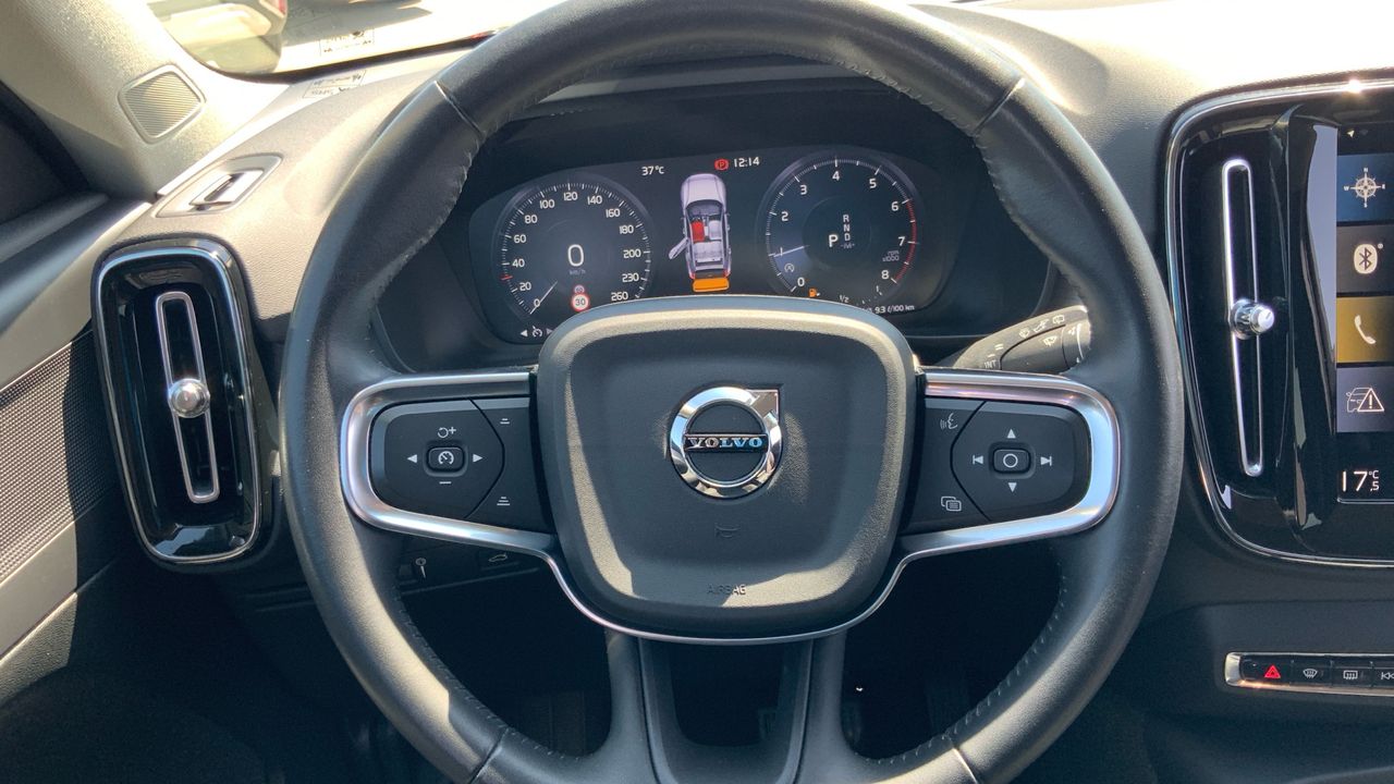Volvo XC40 1.5 T2 MOMENTUM PRO AUTO 129 5P